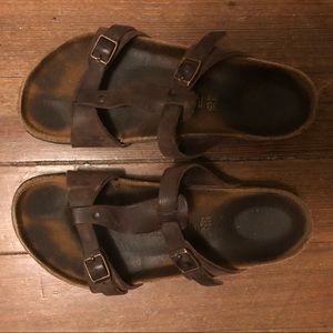Birkenstocks in a women’s size 8.5! (39)